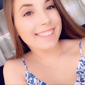 Meet your Posher, Adriane